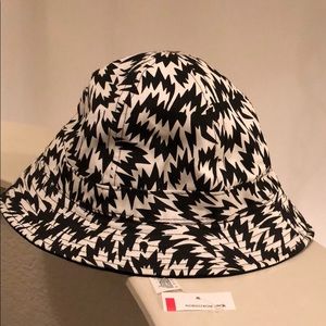 ⭐️Vans Bucket Hat NWT